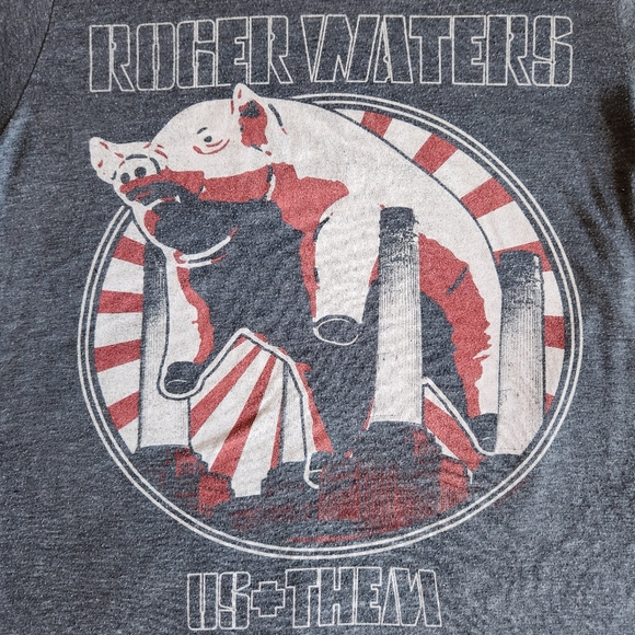 Roger Waters Us + Them Rock N Roll Band Concert Tour Small Gray Graphic T-Shirt - Picture 1 of 6